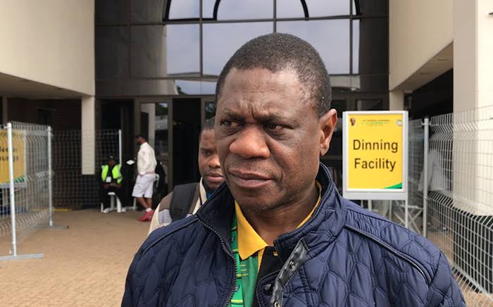 Paul Mashatile hands out money on campaign trail while staffers unpaid